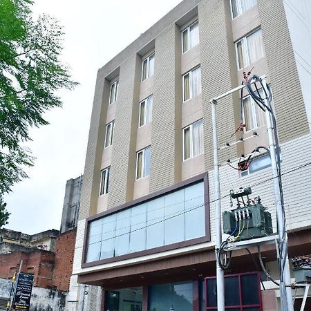 ורנאסי Hotel Yatharth Inn מראה חיצוני תמונה