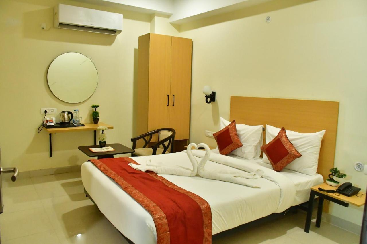 ורנאסי Hotel Yatharth Inn מראה חיצוני תמונה
