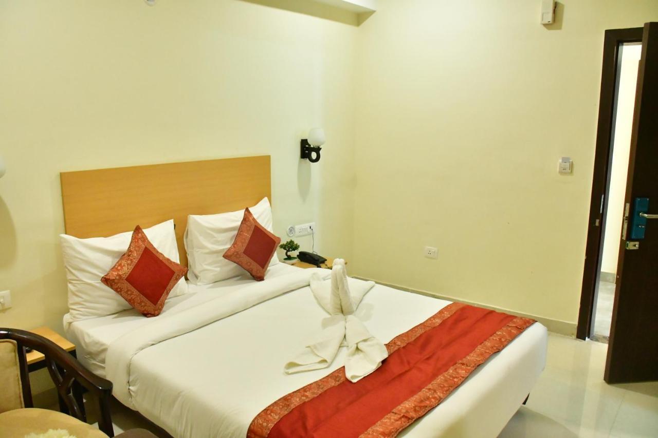 ורנאסי Hotel Yatharth Inn מראה חיצוני תמונה