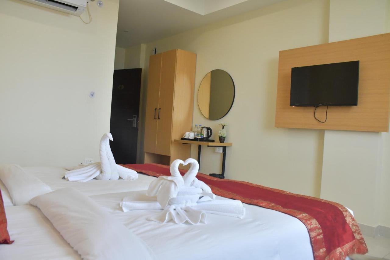 ורנאסי Hotel Yatharth Inn מראה חיצוני תמונה