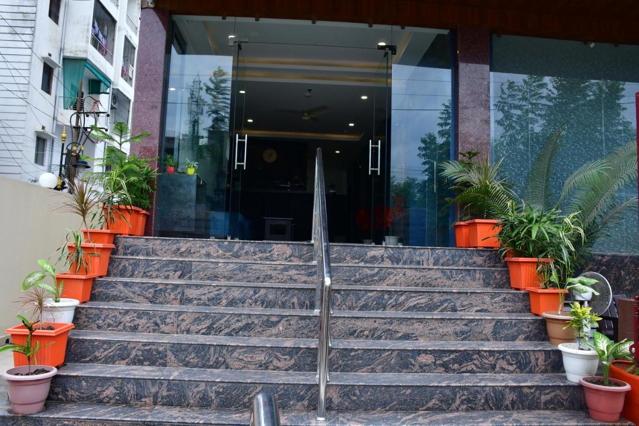 ורנאסי Hotel Yatharth Inn מראה חיצוני תמונה