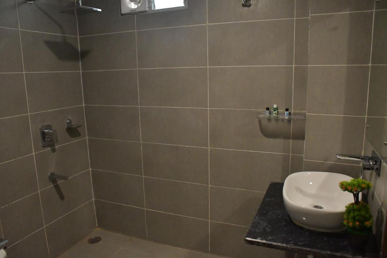 ורנאסי Hotel Yatharth Inn מראה חיצוני תמונה