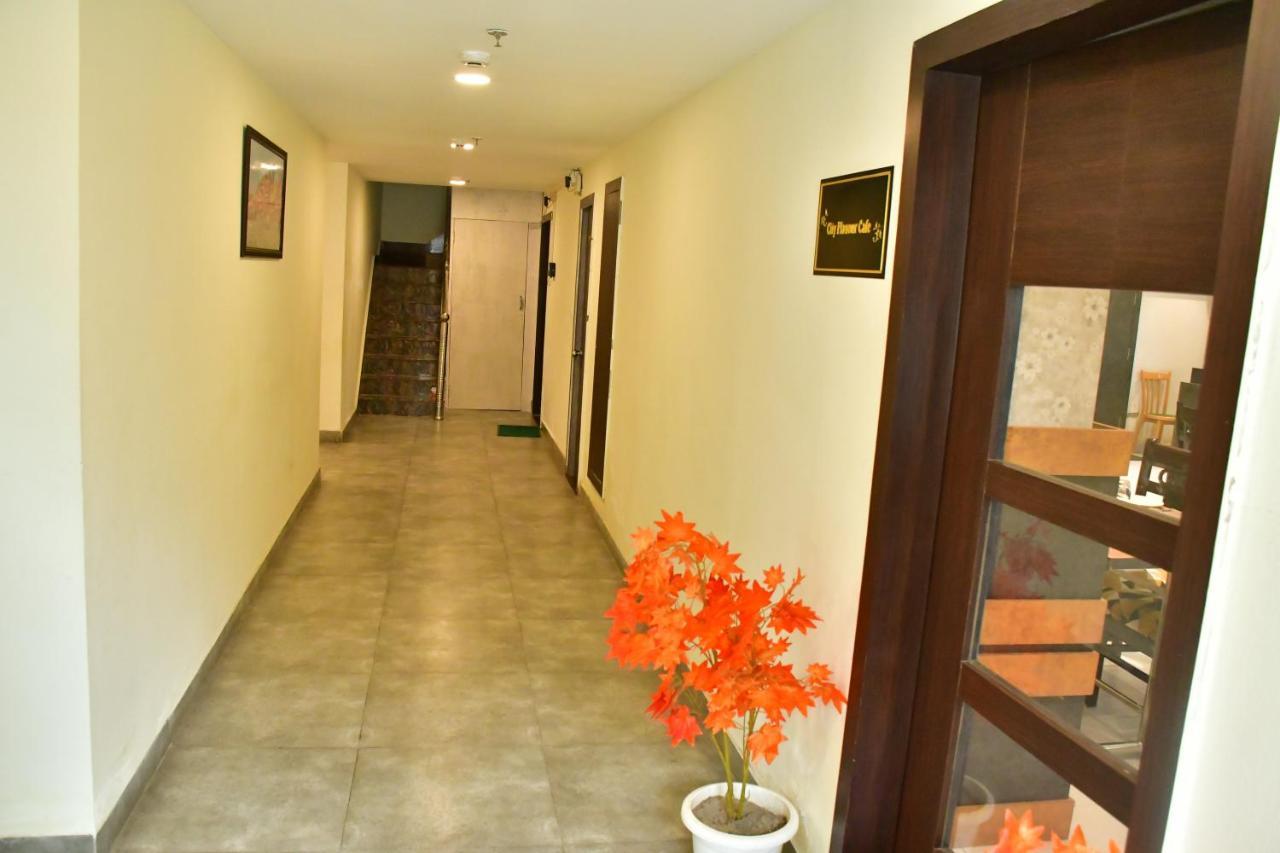 ורנאסי Hotel Yatharth Inn מראה חיצוני תמונה