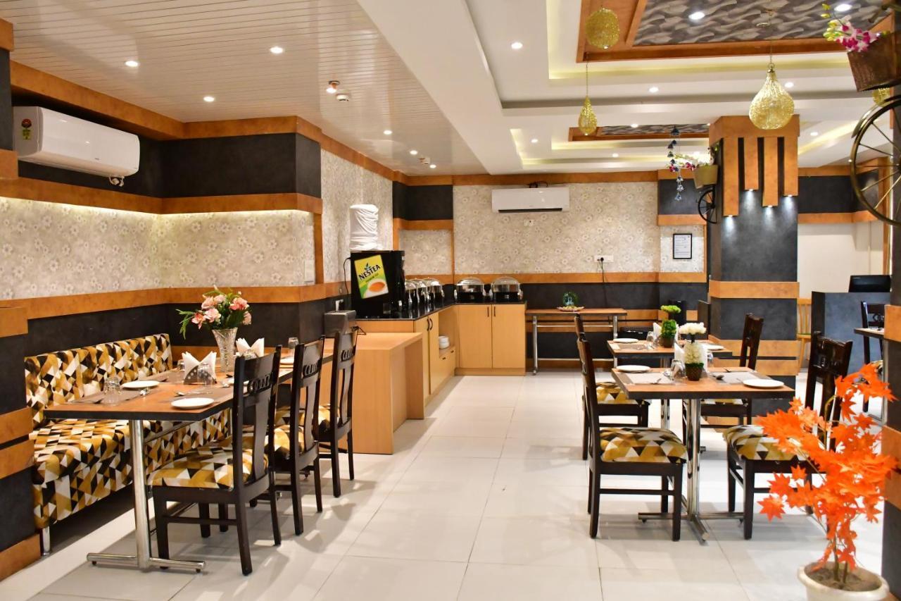 ורנאסי Hotel Yatharth Inn מראה חיצוני תמונה