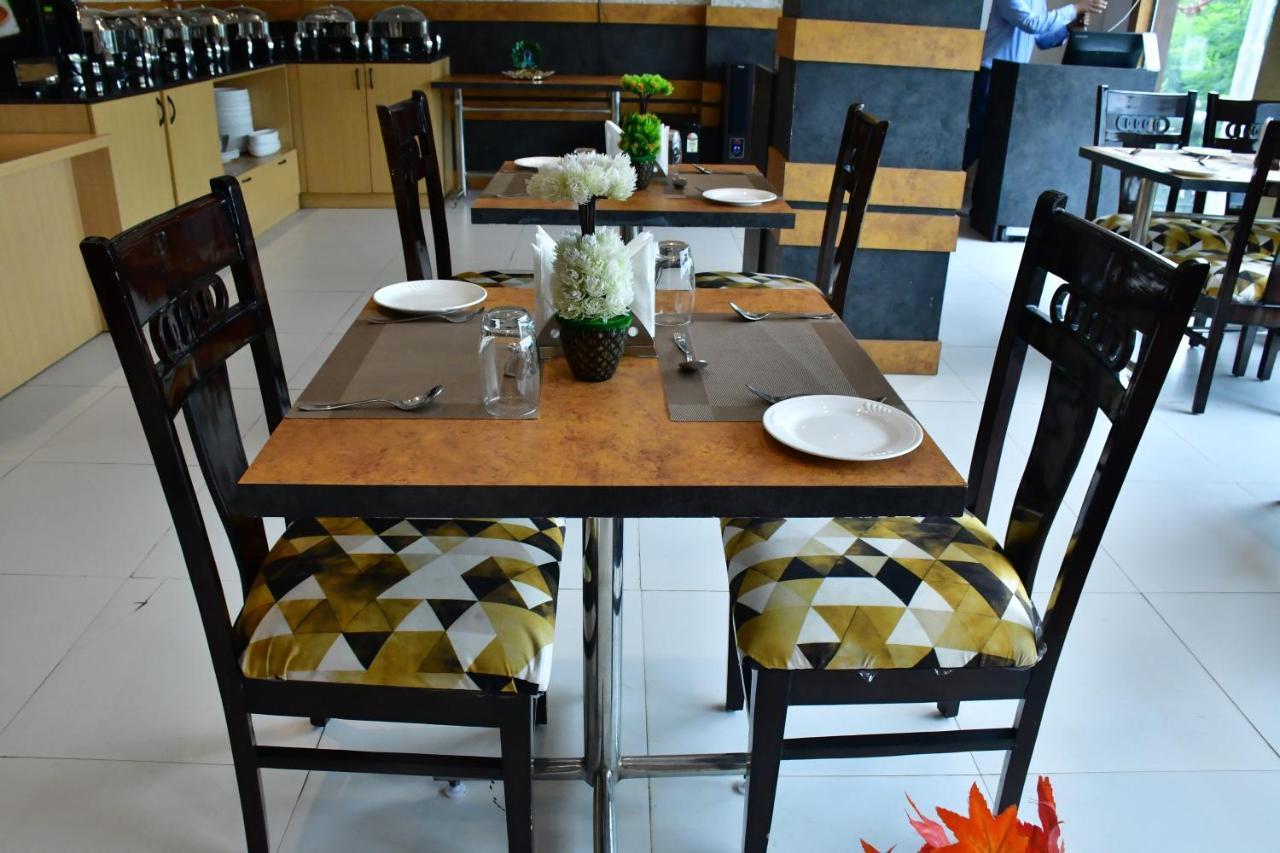 ורנאסי Hotel Yatharth Inn מראה חיצוני תמונה