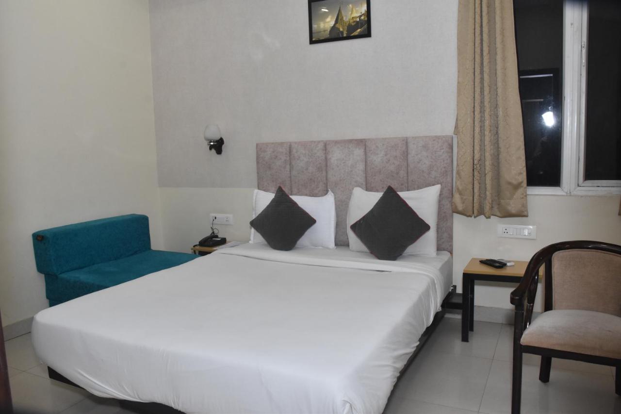 ורנאסי Hotel Yatharth Inn מראה חיצוני תמונה