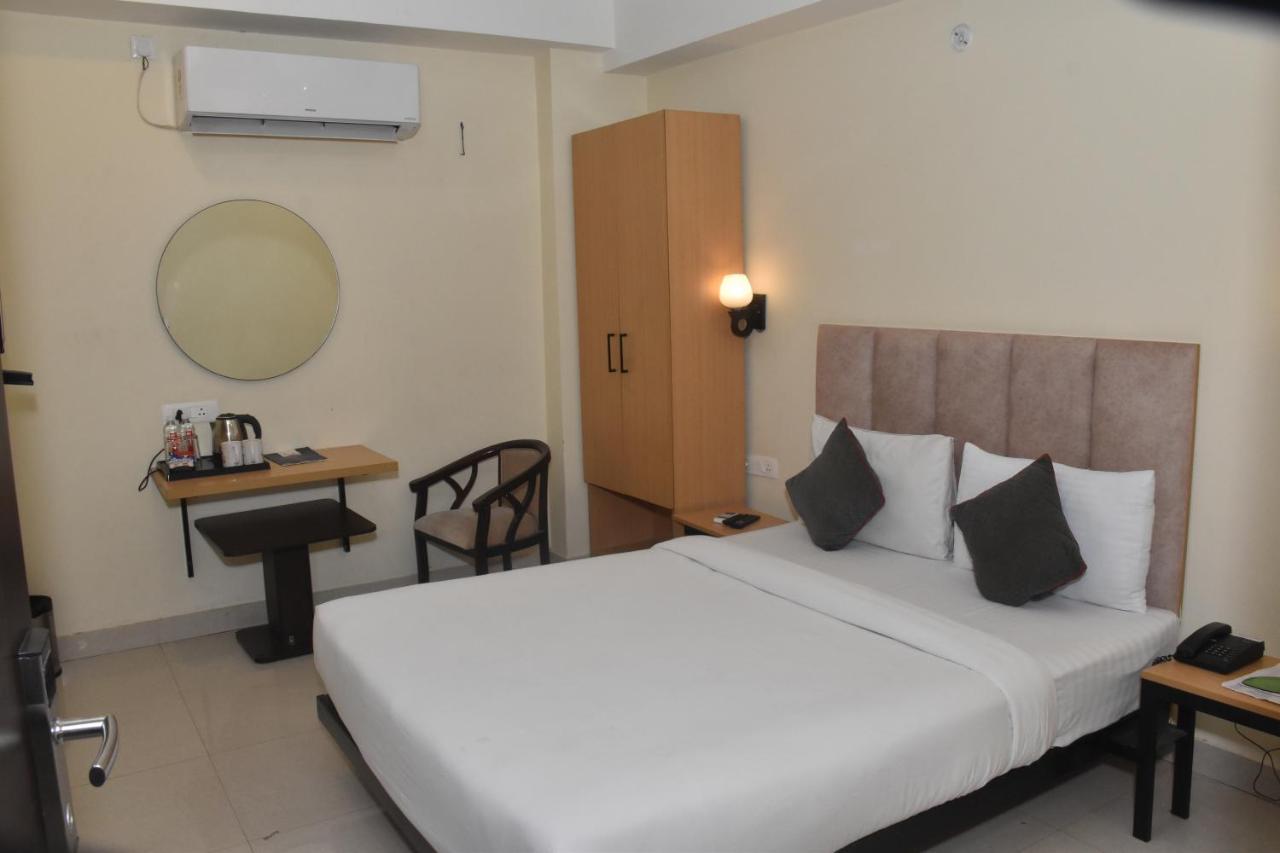 ורנאסי Hotel Yatharth Inn מראה חיצוני תמונה